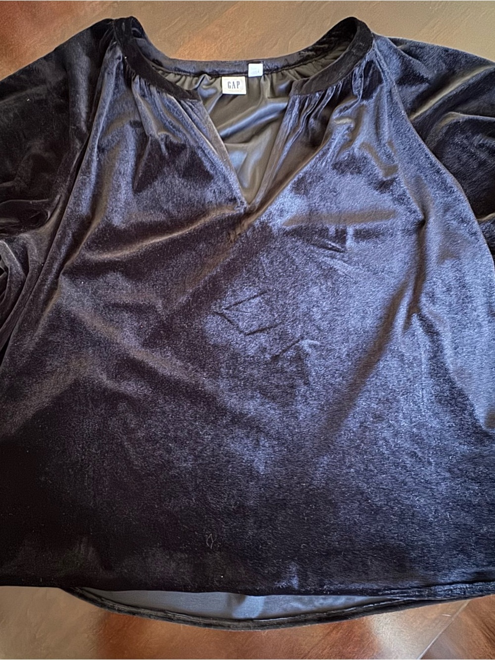 GAP black velvet short sleeve v neck top